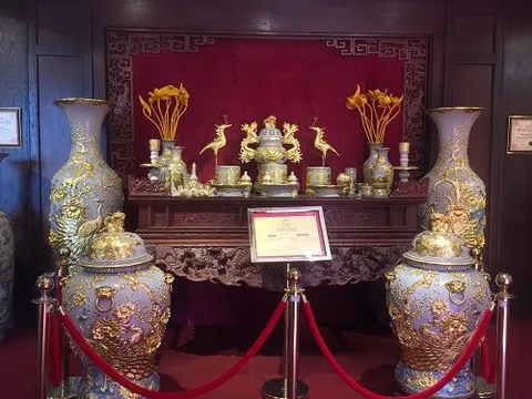 Tinh hoa Việt qua gốm men rạn Phạm Đạt